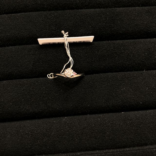 【TRECENTI(トレセンテ)の口コミ】 結婚指輪を買った後に婚約指輪を選びに行ったため、結婚指輪にぴったり合…