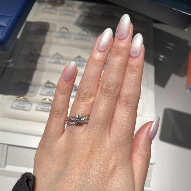 【銀座ダイヤモンドシライシの口コミ】 ダイヤモンドにこだわっていらっしゃるので、どの指輪のダイヤモンドも繊…