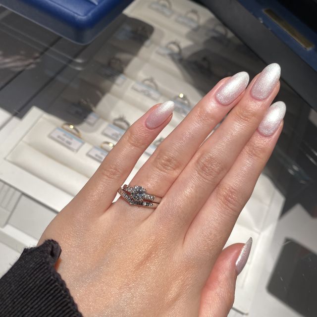 【銀座ダイヤモンドシライシの口コミ】 ダイヤモンドにこだわっていらっしゃるので、どの指輪のダイヤモンドも繊…