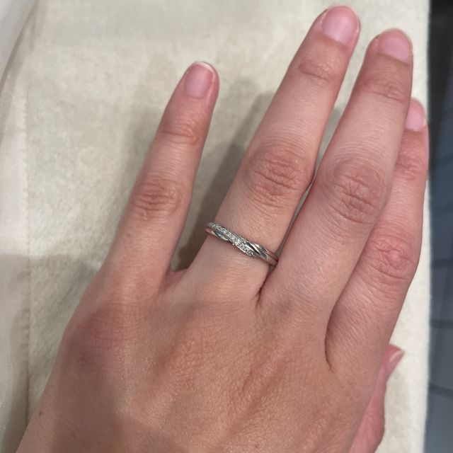 【エクセルコダイヤモンド(EXELCO DIAMOND)の口コミ】 指輪のデザインが素敵でした。指輪が多少回っても、気にならないデザイン…