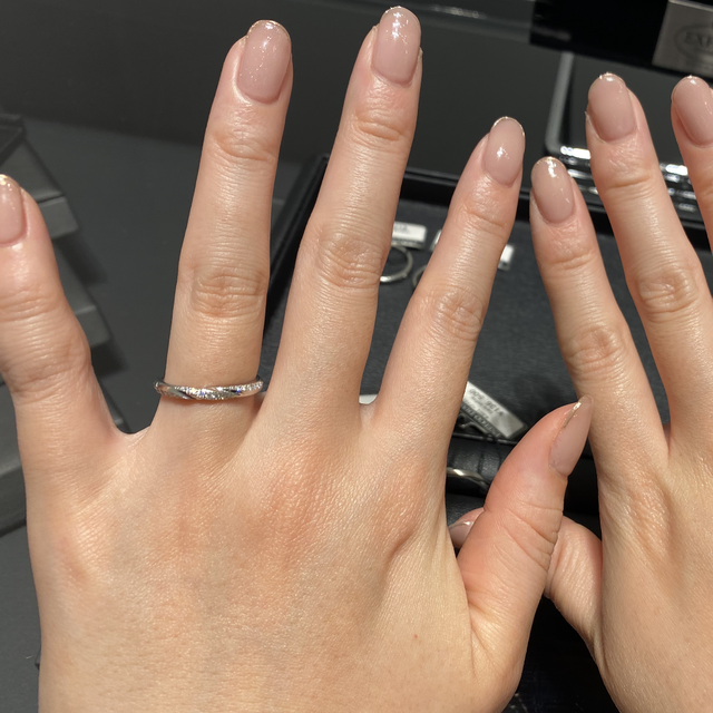【エクセルコダイヤモンド(EXELCO DIAMOND)の口コミ】 ストレート、プラチナは私の中で必須条件でした。デザインでとても悩んで…