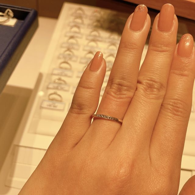 【銀座ダイヤモンドシライシの口コミ】 エタニティに憧れがあったのでエタニティばかりを見ていましたが、ダイヤ…