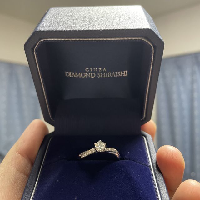 【銀座ダイヤモンドシライシの口コミ】 彼からプロポーズしていただき、プロポーズリングでもらったのがダイヤモ…