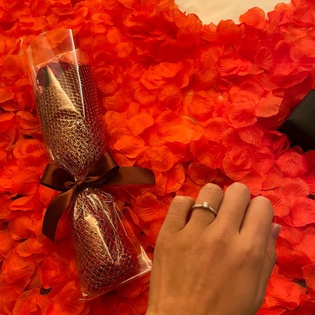 【ラザール ダイヤモンド(LAZARE DIAMOND)の口コミ】 シンプルなデザインの中にもダイヤを際立たせ、リングにもダイヤを散りば…