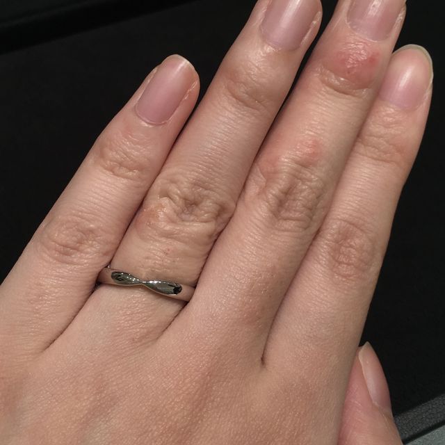 【ティファニー(Tiffany & Co.)の口コミ】 シンプルなプラチナリングですが、リボンのようなデザインが珍しく、ティ…