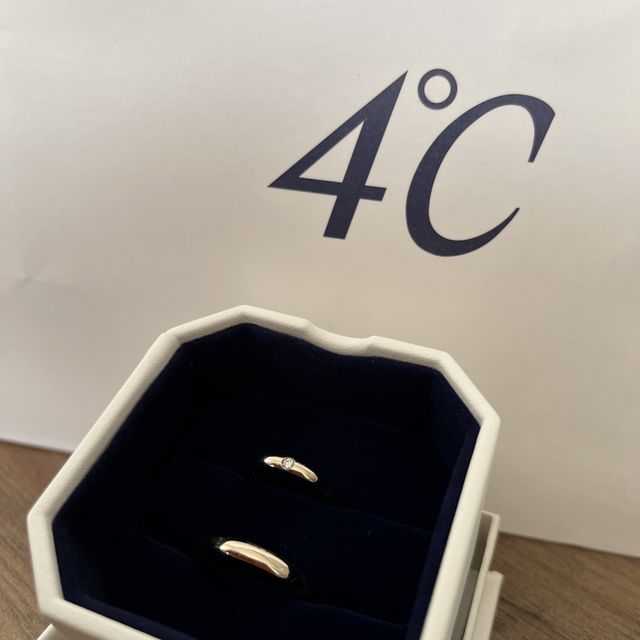 【4℃ BRIDAL(ヨンドシーブライダル)の口コミ】 カラーリングで二人の意見が一致！シャンパンゴールドの色合いがプラチナ…