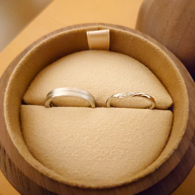【SOPHY Viale(ソフィヴィアーレ)の口コミ】 私は細めでシンプルなのを選びました。デザインが綺麗なで、指にはめてみ…