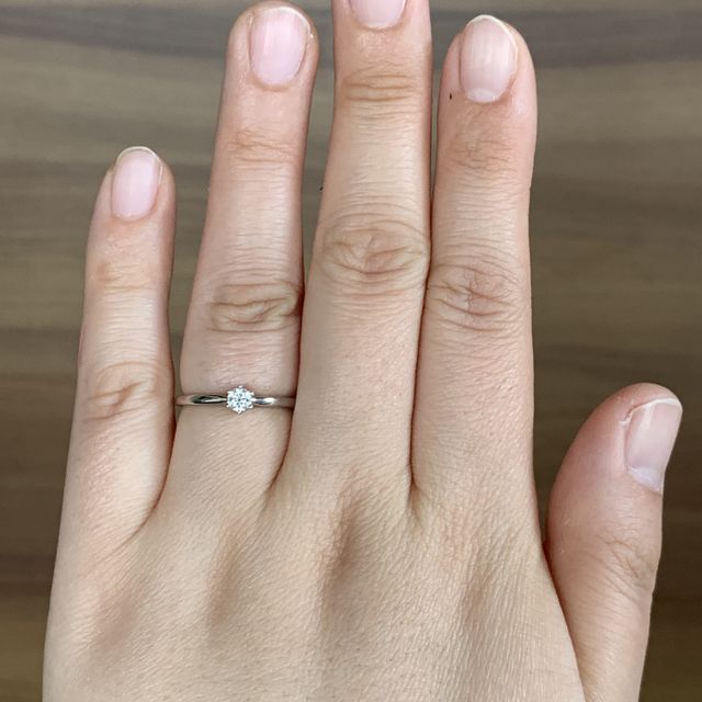 【アイプリモ(I-PRIMO)の口コミ】 婚約指輪のヘリアは私が好きなお花、向日葵がモチーフになってて一目惚れ…