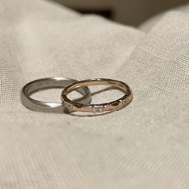 【俄(にわか)の口コミ】 俄の木目と艶消しのアンティークのような加工、プラチナとゴールドの絶妙…