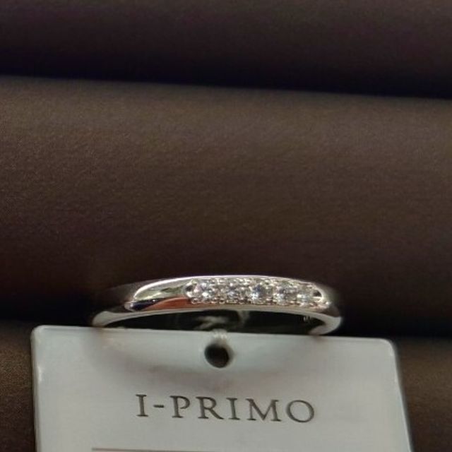 【アイプリモ(I-PRIMO)の口コミ】 ダイヤ5個のバージョンを見せてもらいました。
ダイヤ5個なのでダイヤをし…