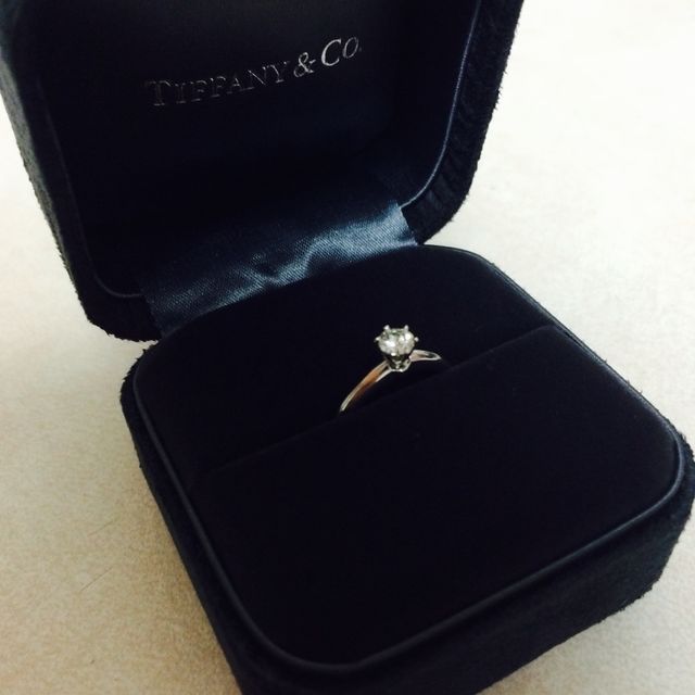 【ティファニー(Tiffany & Co.)の口コミ】 昔からティファニーの婚約指輪を贈られることに憧れがありました。
普段使…