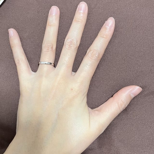 【PILOT BRIDAL(パイロットブライダル)の口コミ】 デザインと耐久性で選びました。パートナーの仕事柄、指輪に傷がついたり…
