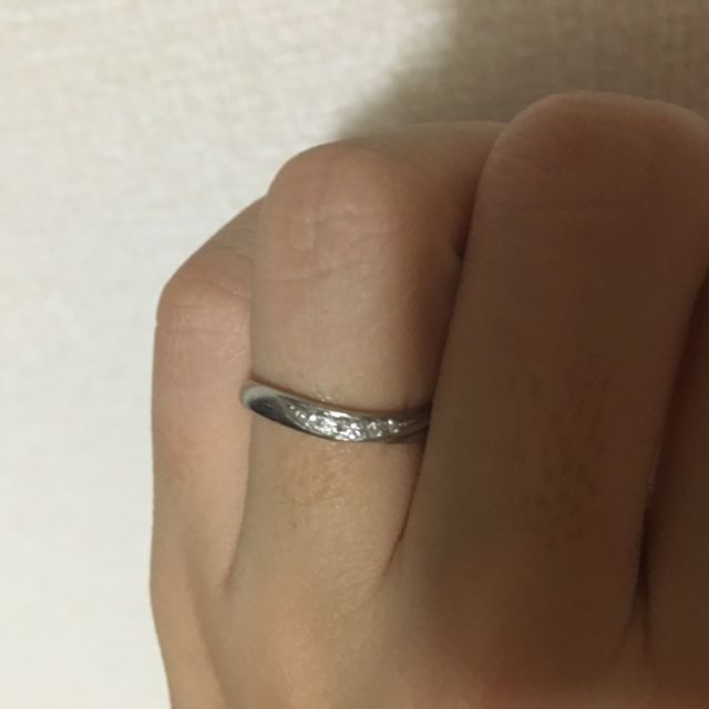 【JEWELRY  KAMATA(ジュエリーかまた)の口コミ】 細めの指輪で着けやすく、指が綺麗に見え、デザインも気に入ったので決め…
