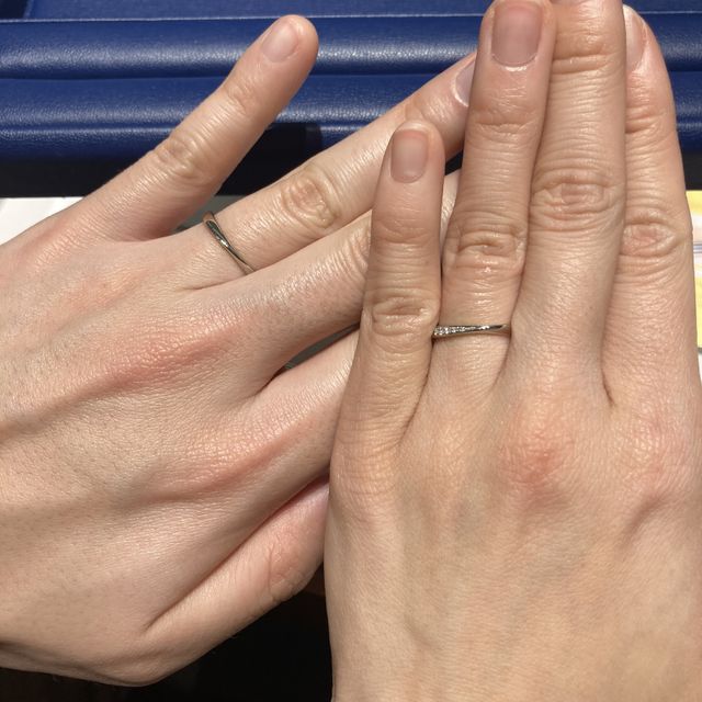 【銀座ダイヤモンドシライシの口コミ】 とにかく細くて華奢なデザインに一目惚れでした。
ダイヤなしにしたり、一…