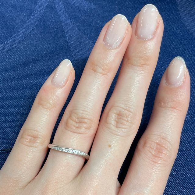 【エクセルコダイヤモンド(EXELCO DIAMOND)の口コミ】 ダイヤモンドの輝きが素晴らしかったことが一番の決め手でした。
リングの…