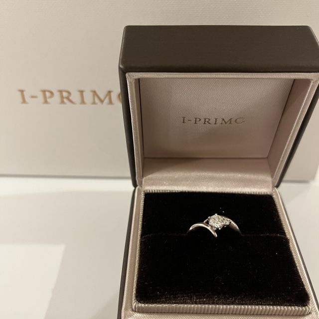 【アイプリモ(I-PRIMO)の口コミ】 ダイヤの輝きと指にあう形を選んでもらいました。あまりないデザインで、…