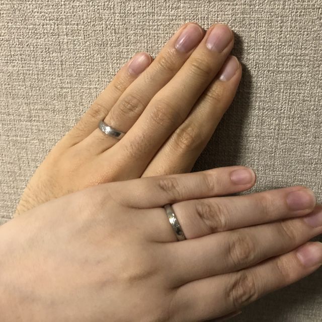 【COLANY(コラニー)の口コミ】 指輪に刻まれたグミの木の枝が、ペアで一本につながるデザインが気に入り…