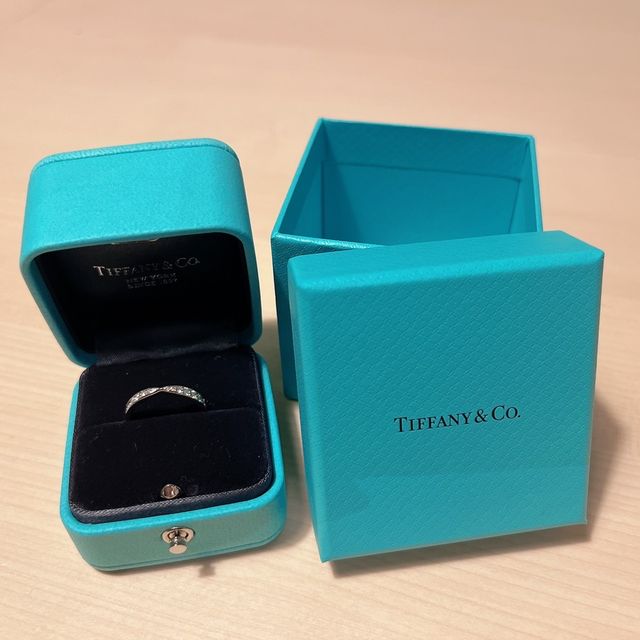 【ティファニー(Tiffany & Co.)の口コミ】 学生の頃からの憧れのブランドで、誰もが知っている有名ブランドで、水色…