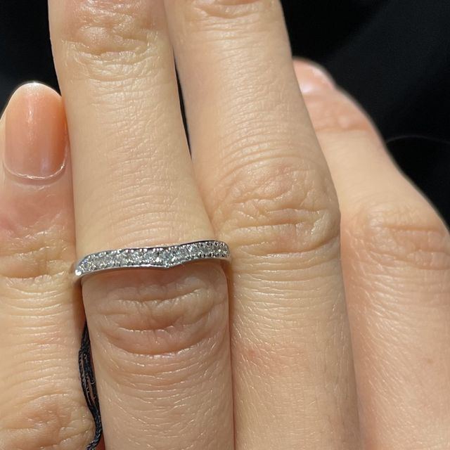 【エクセルコダイヤモンド(EXELCO DIAMOND)の口コミ】 はじめはシンプルなデザインのものを探していましたが、定員さんが付けて…