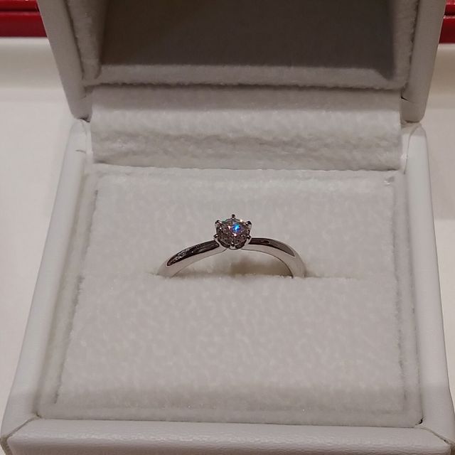 【AFFLUX(アフラックス)の口コミ】 結婚指輪とぴったり重なる婚約指輪にしたくフルオーダーしてくださるこち…