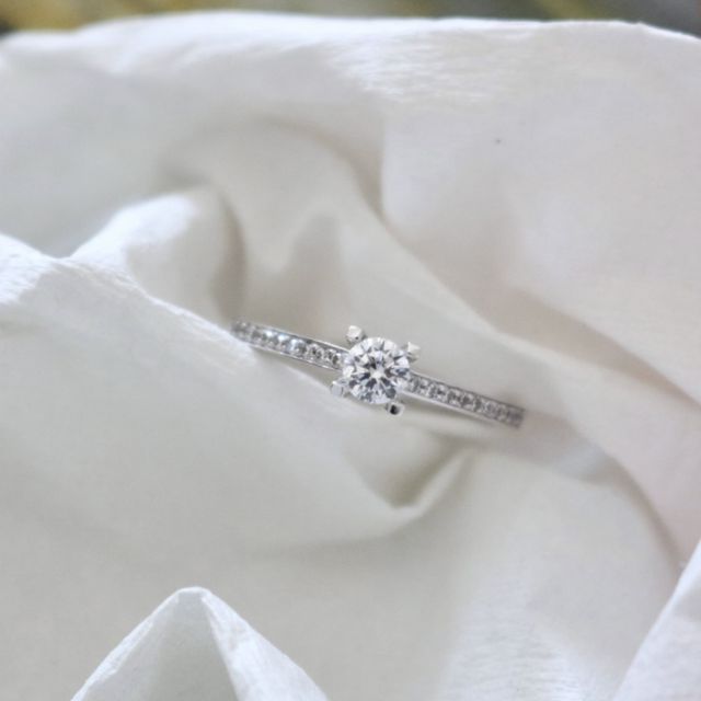 【鶴(mikoto)の口コミ】 彼女への婚約指輪を購入させていただきました。エタニティリングで大きな…