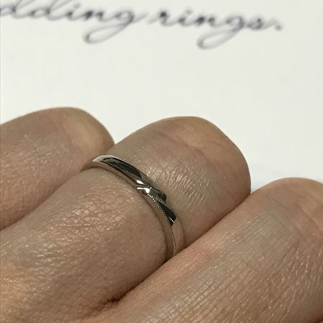 【HISTOIRE de Filondorの口コミ】 夫婦共に普段から装飾品を身に付けないので出来るだけシンプルでどんな服…