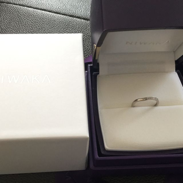 【俄(にわか)の口コミ】 指輪のデザインがシンプルでかつ上品な俄が気に入ってこの指輪に決めまし…