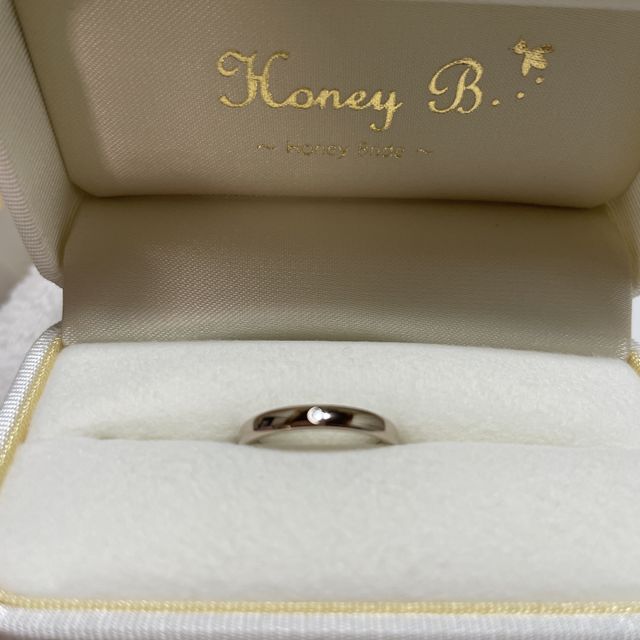 【Honey Bride(ハニーブライド)の口コミ】 デザインは飽きがこないものでシンプルな物を探しておりましたので、ステ…