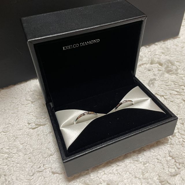 【エクセルコダイヤモンド(EXELCO DIAMOND)の口コミ】 結婚指輪なのでシンプルなものが良かったのですが
シンプルすぎるのも嫌だ…