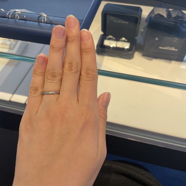 【銀座ダイヤモンドシライシの口コミ】 定番の結婚指輪といった感じの指輪が数多く揃えられています。ウェーブを…