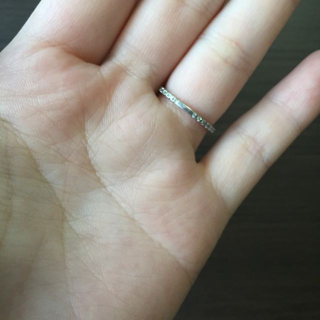 【AbHeri(アベリ)の口コミ】 手が小さく指も短いので、エタニティかハーフエタニティのとても華奢なリ…