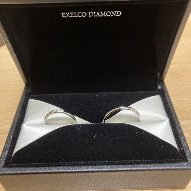 【エクセルコダイヤモンド(EXELCO DIAMOND)の口コミ】 手自体が小さいこともあり、試着してみると通常より細身のリングであるほ…