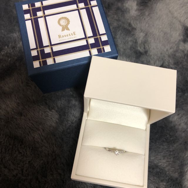 【RosettE(ロゼット)の口コミ】 ダイヤの周りが流れ星のように小さいダイヤがたくさん散りばめられている…