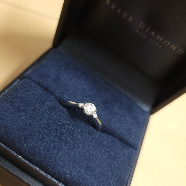 【ラザール ダイヤモンド(LAZARE DIAMOND)の口コミ】 歳を重ねても貧相に見えない指輪太さと、七色に輝くダイヤモンドが一番キ…