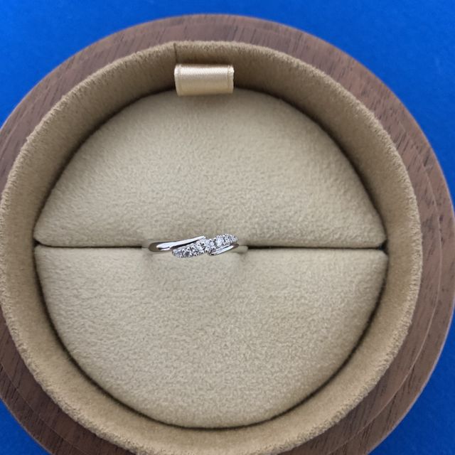 【COLANY(コラニー)の口コミ】 デザインが気に入り、即決でした。指を綺麗に見せてくれるデザインなのが…