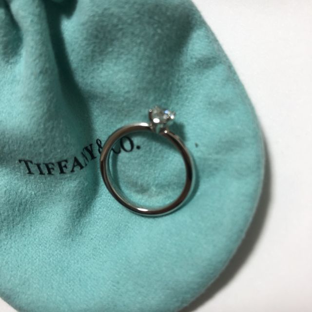【ティファニー(Tiffany & Co.)の口コミ】 貰うなら憧れのTiffanyが良かったこと、そして何よりリングが細いので、華…