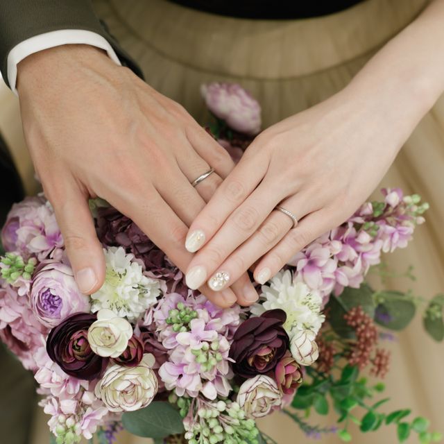 【4℃ BRIDAL(ヨンドシーブライダル)の口コミ】 素材はプラチナ、ウェーブラインで指輪を探しました。ウェーブの幅やひね…