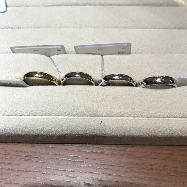 【TRECENTI(トレセンテ)の口コミ】 ストレートの石なしデザインで、とてもつけ心地がよく指に馴染む感じがと…