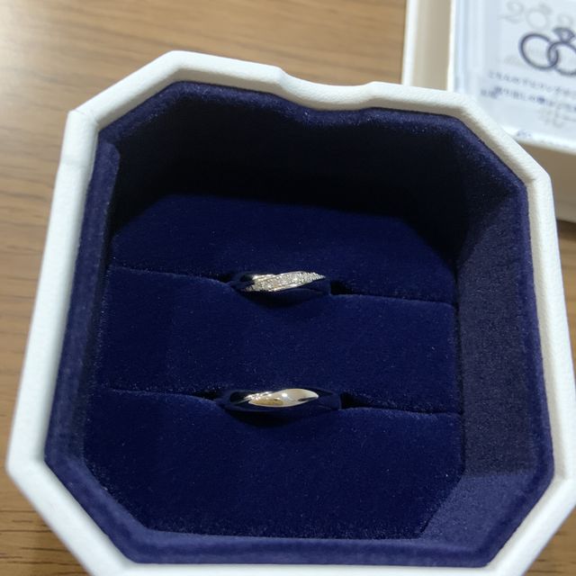 【4℃ BRIDAL(ヨンドシーブライダル)の口コミ】 シンプルが好きなので、シンプルめなデザインを選択しました。また、細か…