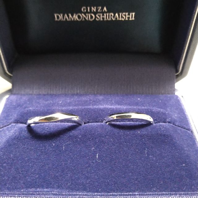 【銀座ダイヤモンドシライシの口コミ】 ウェーブのデザインで高級感のあるものを探していてこちらに出会いました…