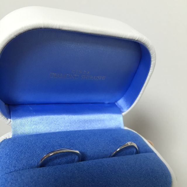 【銀座ダイヤモンドシライシの口コミ】 毎日つけるものなので、付け易さを重視しました。真っ直ぐなものよりは、…