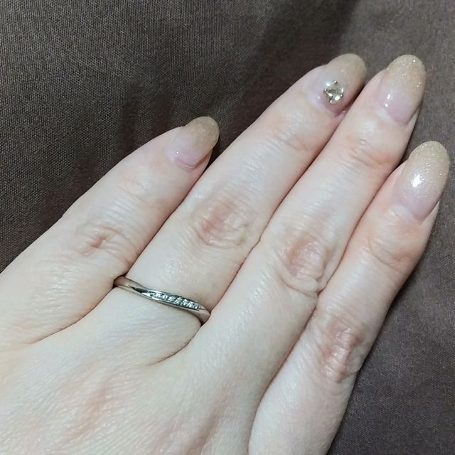 【4℃ BRIDAL(ヨンドシーブライダル)の口コミ】 プラチナでネジれたデザインの中から探しており、沢山種類があって迷いま…