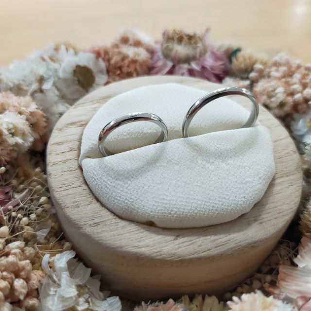 【ついぶ工房の口コミ】 指輪は、シンプルで普段使いがしやすいデザインを元に、控えめな加工でオ…