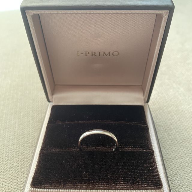 【アイプリモ(I-PRIMO)の口コミ】 指輪のデザインはシンプルな物を探していました。
指輪の幅や輝きがとても…