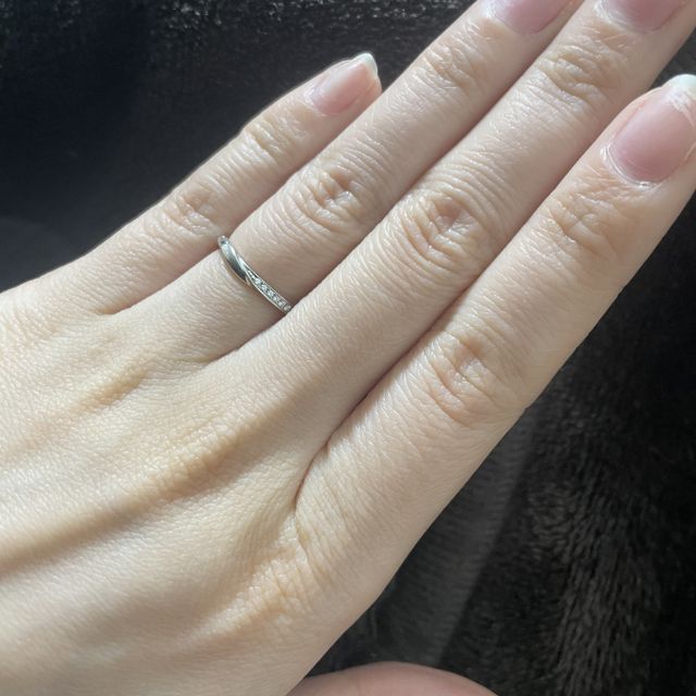 【俄(にわか)の口コミ】 自分側だけダイヤが入っておりさりげない可愛さに惹かれました！
よく見る…