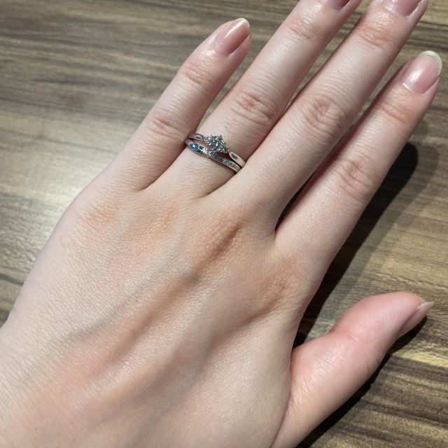 【俄(にわか)の口コミ】 自分側だけダイヤが入っておりさりげない可愛さに惹かれました！
よく見る…