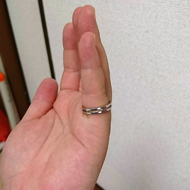 【VERITE(ベリテ)の口コミ】 シンプルなデザインながら、従来の結婚指輪とは違うものを探していたら見…