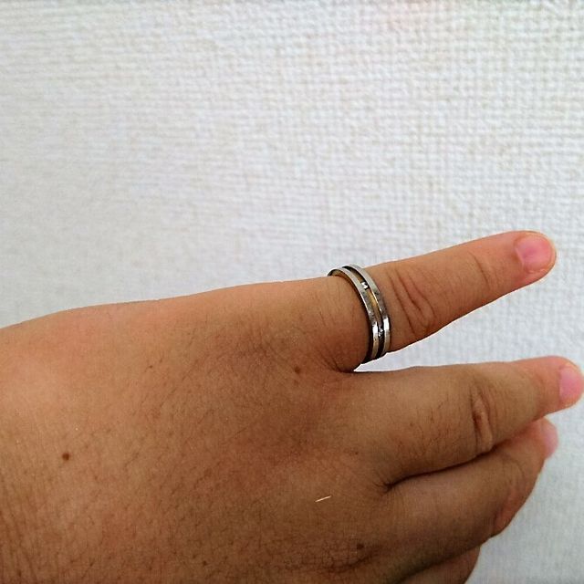 【VERITE(ベリテ)の口コミ】 シンプルなデザインながら、従来の結婚指輪とは違うものを探していたら見…