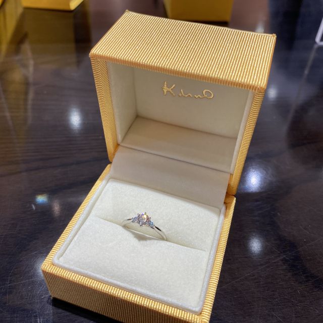 【ケイウノ ブライダル(K.UNO BRIDAL)の口コミ】 母親のリメイクにて来店したが、担当者と一緒にデザイナーの方も同席しい…