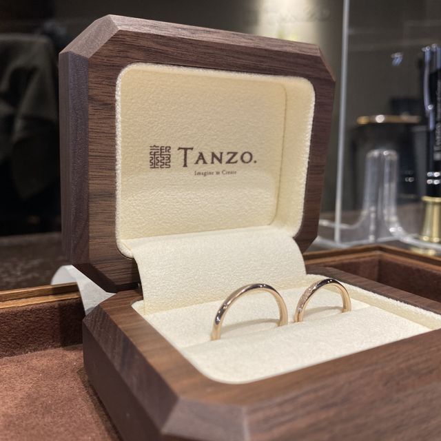 【TANZO.(鍛造指輪)の口コミ】 インスタ等で指輪のデザインを見て、フルオーダーで自分たちならではの指…